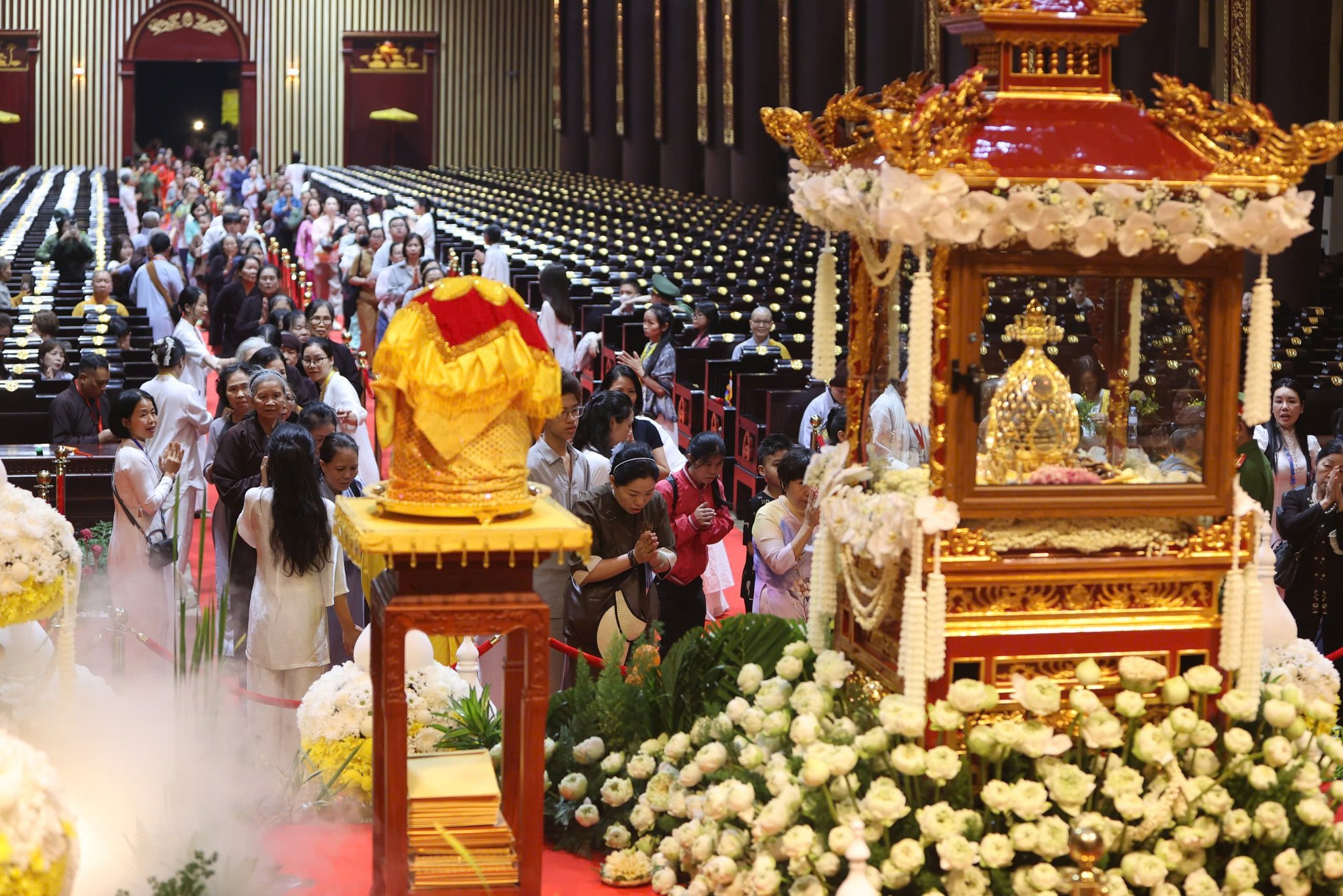 Cung thỉnh, cung tiễn, chiêm bái xá lợi Phật..., hiển bày những Chơn Thiện Pháp Vi Diệu .Bài 01: Chánh Tín Phật Trí